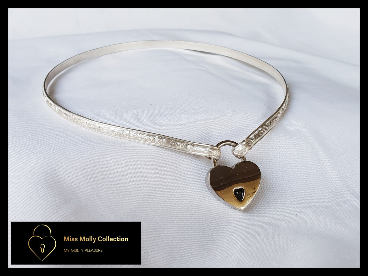 Locking day deals collar necklace